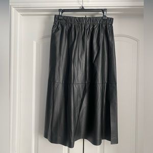 Black vegan leather midi skirt - M